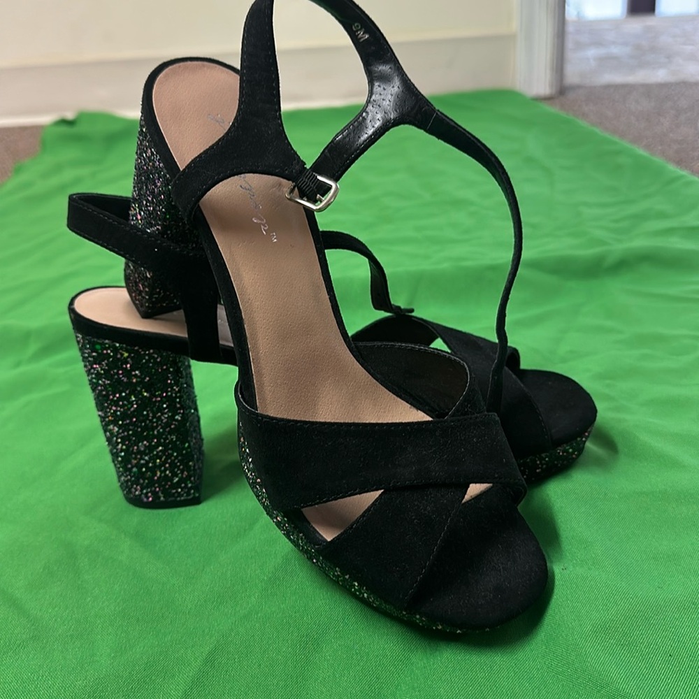 Sparkle black chunk heels